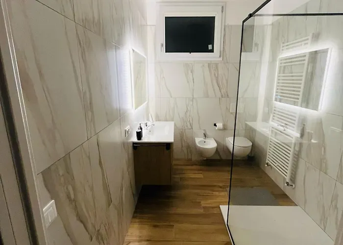 Alexander Esclusiva Di 100 M Con Vasca Idromassaggio