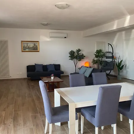 Alexander Bed & Breakfast Trarivi