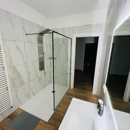 Alexander Esclusiva Di 100 M Con Vasca Idromassaggio 4*