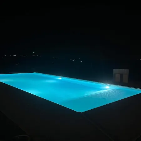 Alexander Esclusiva Di 100 M Con Vasca Idromassaggio 4* Trarivi