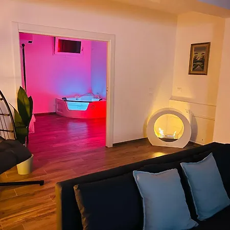 Alexander Esclusiva Di 100 M Con Vasca Idromassaggio Bed & Breakfast