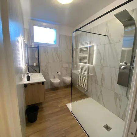 Alexander Esclusiva Di 100 M Con Vasca Idromassaggio Bed & Breakfast