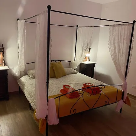 Bed & Breakfast Alexander Esclusiva Di 100 M Con Vasca Idromassaggio Trarivi