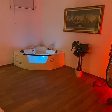 Alexander Esclusiva Di 100 M Con Vasca Idromassaggio Bed & Breakfast