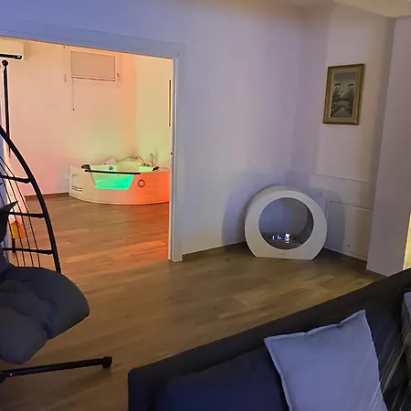 Alexander Esclusiva Di 100 M Con Vasca Idromassaggio 4*