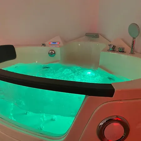 Alexander Esclusiva Di 100 M Con Vasca Idromassaggio Trarivi