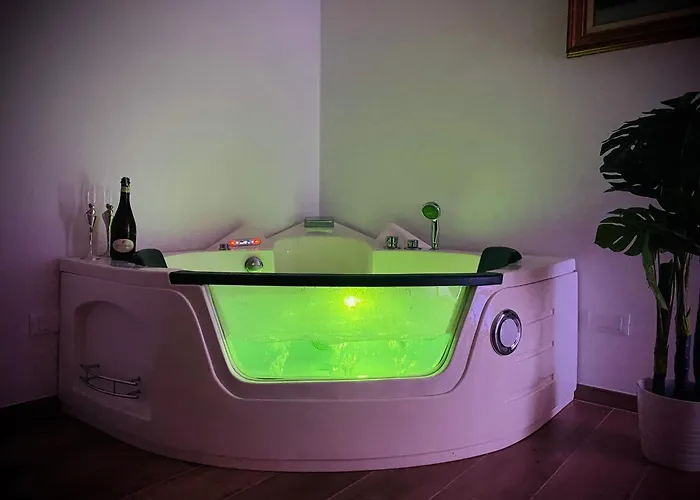 Alexander Esclusiva Di 100 M Con Vasca Idromassaggio Bed & Breakfast 4*