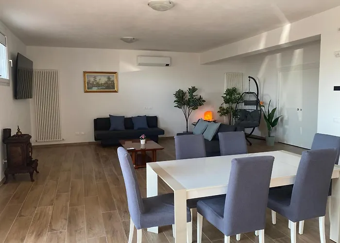 Alexander Esclusiva Di 100 M Con Vasca Idromassaggio Bed & Breakfast Trarivi