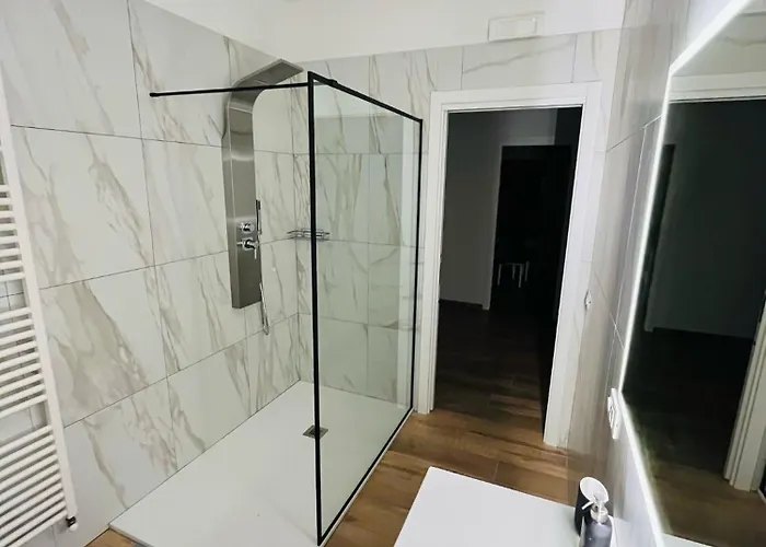 Alexander Esclusiva Di 100 M Con Vasca Idromassaggio 4*