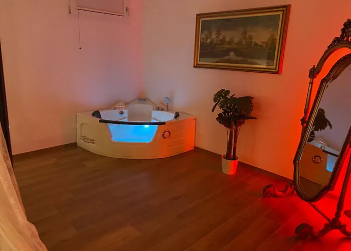 Alexander Esclusiva Di 100 M Con Vasca Idromassaggio Bed & Breakfast